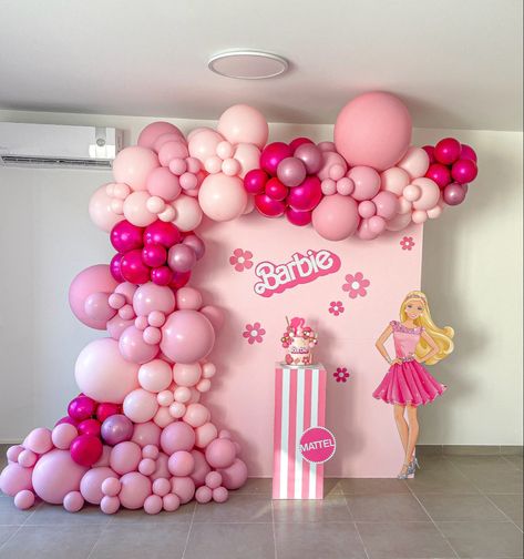 Barbie Diy Backdrop, Barbie Birthday Balloon Garland, Barbie Party Balloons, Barbie 1st Birthday Party, Barbie Birthday Balloons, Barbie Balloon Backdrop, Barbie Event Decor, Barbie Balloon Decor, Barbie Backdrop Ideas