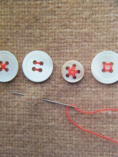 buttons: decorative stitch patterns for sewing on buttons. Creation Couture, Sewing Class, Button Art, Button Crafts, Diy Couture, Sewing Techniques, Needle And Thread, Sewing Inspiration, Quilt Sewing