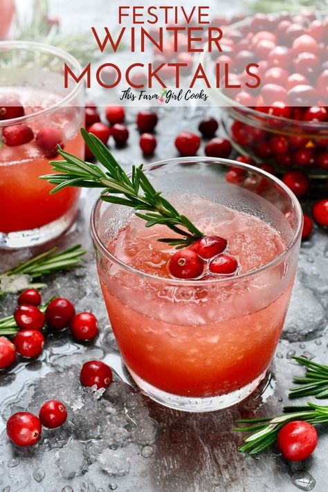 Christmas Mocktail Recipes, Christmas Mocktail, Holiday Mocktail, New Years Eve Drinks, Christmas Mocktails, Holiday Cocktail Recipes, Alcohol Free Drinks, Cranberry Cocktail, Thanksgiving Cocktails