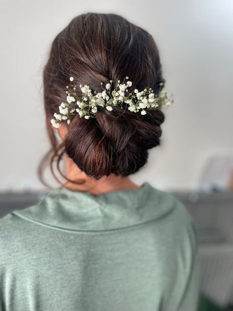 Low Updo Wedding Hair With Flowers, Loose Bun With Flowers, Wedding Low Bun With Hairpiece, Low Bun Wedding Hair Flowers, Low Messy Bun Wedding Hair Indian, Weddings Hairstyles Indian, Low Bun With Flowers Indian, Bun Hairstyle With Flower, Messy Bun With Flowers Indian