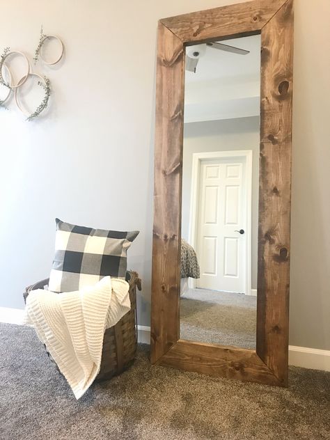 Diy Wood Mirror Frame, Bathroom Mirrors Diy, Mirror Frame Diy, Bathroom Mirror Frame, Wooden Mirror Frame, Rustic Mirrors, Wood Framed Mirror, Ideas Casa, Wooden Mirror