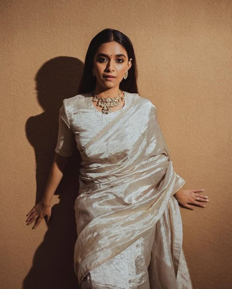 Silk Saree Bollywood, Photoshoot Saree, Actress Photoshoot, Saree Kanjivaram, Tissue Silk Saree, Keerthy Suresh, Kanjivaram Saree, Frock Fashion, Saree Bollywood