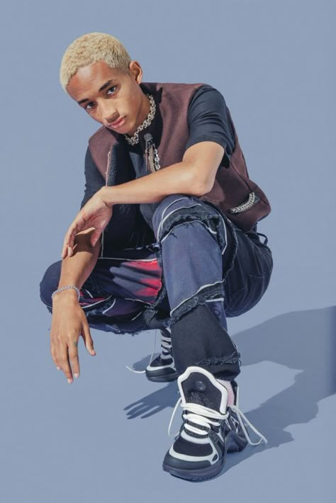 Tesla Wallpaper, Male Pose Reference, Male Models Poses, Photographie Portrait Inspiration, Jaden Smith, People Poses, Body Reference Poses, Human Poses Reference, Foto Poses