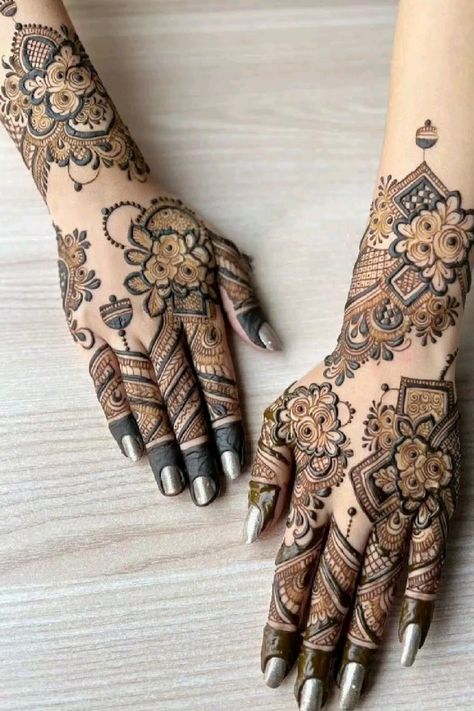 Henna Right Hand Designs, Gorgeous Mehendi Designs For Eid, Mhndi Dsgns Simple For Eid, Back Hand Stylish Mehndi Designs, Khafif Mehndi Designs New Simple, Henna Back Hand Designs, Mehndi Designs Both Hands, Designer Mehandi Designs, Mehndi Designs Elegant