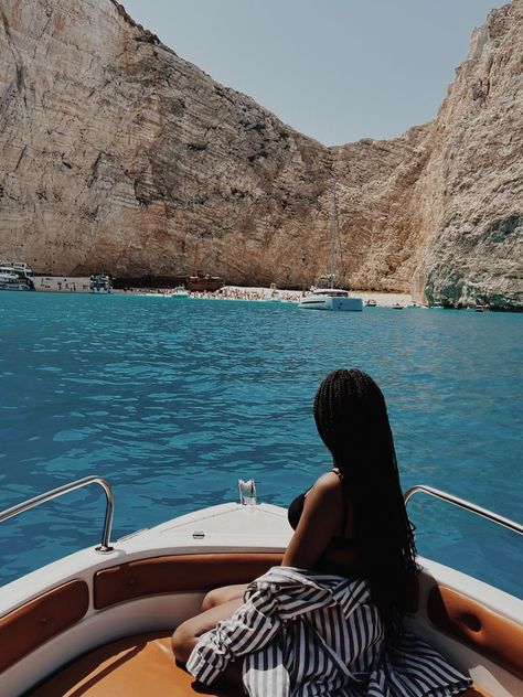 Aesthetic Travel Pics Black Woman, Visionboard Aesthetic Pictures Travel, Black Luxury Travel, Traveling Woman Aesthetic, Vision Board Ideas Aesthetic Pictures Travel, Black Vacation Aesthetic, Vision Board Pics Travel, 2024 Vision Board Aesthetic Travel, Island Travel Aesthetic