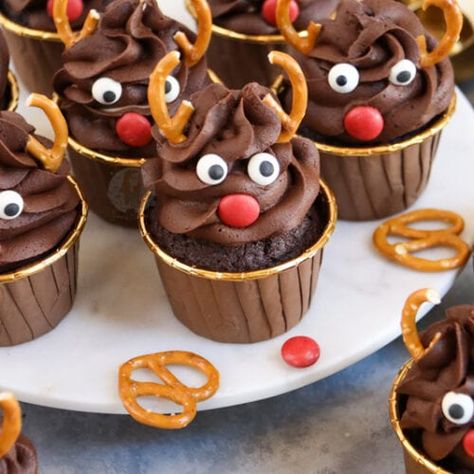 Easy Christmas Cupcakes, Reindeer Cupcakes, Christmas Cupcakes Recipes, Janes Patisserie, Xmas Desserts, Christmas Baking Recipes, Christmas Cake Designs, Holiday Cupcakes, Xmas Cake