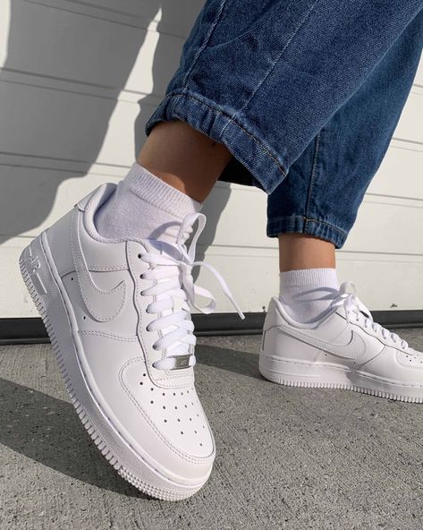 Wallpaper Nike, Tenis Air Force, Nike Air Force 1 Outfit, Af1 Shoes, Sneaker Nike, Nike Shoes Air Force, White Nike Shoes, Jordan Shoes Girls, Nike Air Shoes