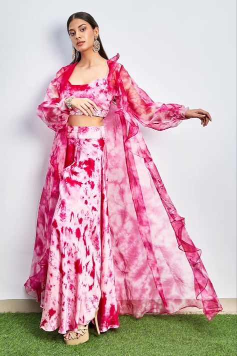 Buy magenta #pink tie dye long #organza jacket. Paired with flared pant and blouse with intricate embroidery at #azafashions Shop online now at #Azafashions.com Call +91 8291990059 or email contactus@azafashions.com for enquiries. #wedding #festive #ethnic #tradional #shopping #shoponline #party #reception #bride Tie Dye Indian Wedding Outfits, Tie Dye Outfits Indian, Tie And Dye Dresses Indian, Tye And Dye Dress, Tie And Dye Saree, Suit Stitching, Sweetheart Blouse, Tie Dye Jacket, Organza Jacket