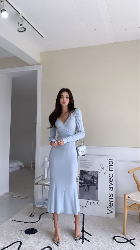 Boat Neck Dress Aesthetic, Wedding Skirt Outfits For Guest, Elegant Outfit Classy Modest, Aline Skirt Outfit Summer, Elegant Soft Outfits, Soft Feminine Dresses, Feminine Formal Outfits, Modest Church Dress, Modest Fancy Outfits