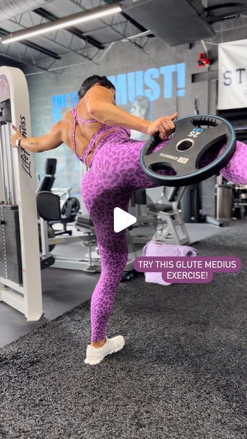 Sammy Houle | IFBB BIKINI PRO on Instagram: "GAME CHANGING EXERCISE 🍑🔥 Details in the reel 🗣️ — turn the volume up to hear the cues on how to do this exercise 😉 This exercise hits the GLUTE MEDIUS (of the grounded leg) just right if you do it correctly 🤌🏽 Great exercise as well because if they gym is packed all you need is a dumbbell or weighted plate 👏🏽 Stay tuned for more exercise tips 🤓 Learned this one from the one and only @bretcontreras1 🍑🤝🏽 _________________________________ ❤︎ Glute Medius Exercises, Standing Hip Abduction, Yoga Workout Routine, Glute Medius, Coaching Clients, Competition Prep, Glute Workout, Exercise Tips, Yoga Workout