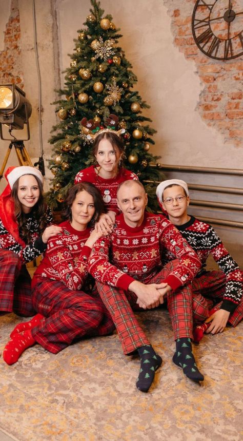 Christmas Modern Family, Christmas Sweater Photoshoot Family, Family Christmas Pictures Pjs, Christmas Sweater Family Pictures, Pajama Family Photo Shoot, Indoor Christmas Photoshoot Families, Family New Year Photo Shoot, Family Christmas Pictures Pajamas, New Years Family Photoshoot