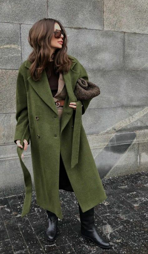 Olive Wool Coat Outfit, Green Long Coat Outfit, Army Green Cardigan Outfit, Green Wool Coat Outfit, Green Coat Outfit Winter, Wool Coat Outfits, Beige Shorts Outfit, Green Coat Outfit, Khaki Green Coat