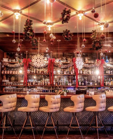 Holiday Bar Decorations, Pop Up Christmas Bar Ideas, Pub Christmas Decorations, Christmas Pub, Christmas Bar Decorations Restaurant, Bar Christmas Decor, Bar Christmas Decorations, Christmas Decor Restaurant, Christmas Pop Up Bar