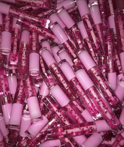 Lipgloss Business Aesthetic, Cosmetic Business Aesthetic, Lipgloss Packaging Ideas, Lip Tricks, Lipgloss Packaging, Lipgloss Aesthetic, Lipstick Aesthetic, Lipgloss Business, Lip Gloss Business