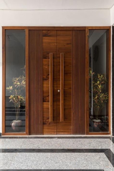 Modern Two Door Entrance, Front House Door Design, 2 Door Main Door Design, Main 2 Door Design Entrance, Minimal Gate Entrance, Double Door Ideas Entrance, Luxurious Main Door Designs, Two Door Design Entrance, Main Doors For Home