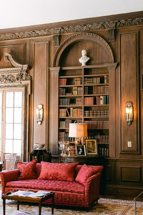 Classic Library Design, Classical Study Room, Bookshelf Victorian, Victorian Home Library, Family Room Library, Coffee House Design, Home Decor Amazon, Home Library Rooms, Paneled Library