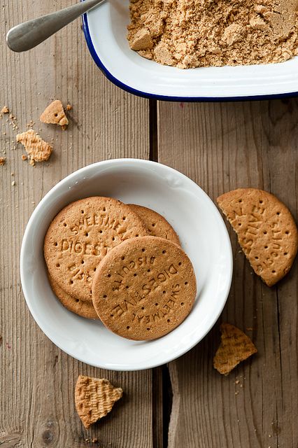 Digestive biscuits, why are you so British? I need to learn how to make them here. Digestive Biscuit Cake, Homemade Digestive Biscuits, Vegan Digestive Biscuits, Chocolate Digestives Biscuits, Digestives Biscuit, Tea Pastries, Crunchy Toppings, Nice Biscuits, Digestive Cookies