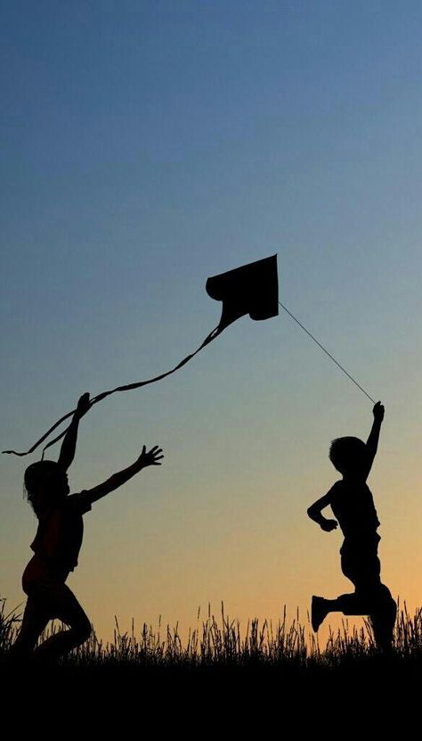 Photography Flying A Kite, The Kite Runner, Shadow Silhouette, Go Fly A Kite, Silhouette Photography, Kite Flying, Silhouette Art, Children Photography, The Sky