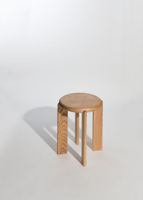 Japanese Furniture Modern, Wooden Stool Designs, Stool Ideas, Object Design, Woodworking Inspiration, Wooden Stool, Teak Sideboard, Low Stool, Stool Design