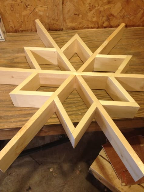 Snowflake Shelf, Christmas Diy Wood, Wood Snowflake, Snow Flakes Diy, Wooden Snowflakes, Wooden Stars, Christmas Wood Crafts, Into The Wood, Wooden Projects