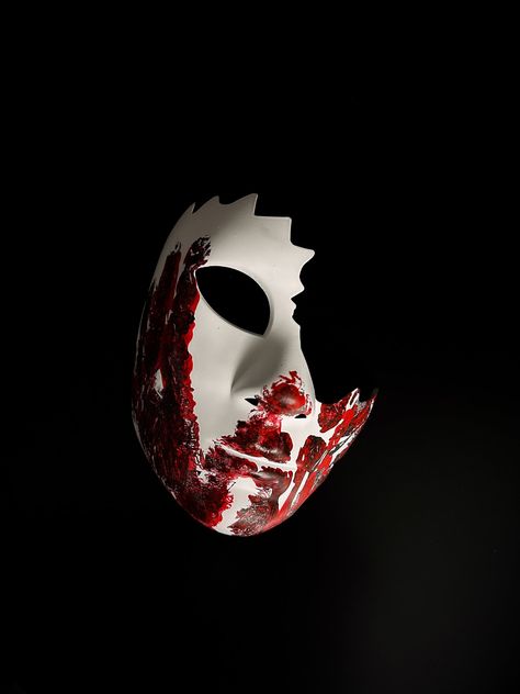 Prepare to haunt the night with our spine-chilling cracked masquerade mask in white, adorned with eerie bloody handprints. Make a haunting entrance and leave a lasting impression with our mask.   Age Group/Gender - Adult/Men  Size/Type - One size fits all adults  Mask Color - White/Red  Mask Material - Polresin  Accent Material - Paint Cool Halloween Mask, Evil Masquerade Mask, Masquerade Mask Ideas Men, Scary Masquerade Mask, Masquerade Mask Vampire, Spooky Masquerade, Full Face Mask Design, Black Horror Masks For Fantasy Events, Creepy Masquerade Mask