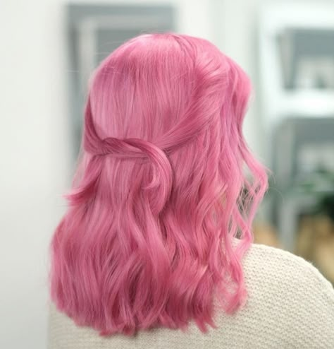 Gato Hairstyle, Medium Length Pink Hair, Cool Tone Pink Hair, Cool Toned Pink Hair, Medium Pink Hair, Bubblegum Pink Hair, Bright Pink Hair, Light Pink Hair, Pink Hair Dye