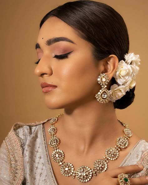 Indian Wedding Makeup Bridesmaid, Makeup For Bridal Indian, Suttle Bridal Makeup Make Up Indian, Neutral Indian Bridal Makeup, Indian Make Up Ideas, Natural Makeup Looks Bride, Soft Wedding Makeup Indian, Dewy Makeup Look Wedding Indian, Wedding Makeup Indian Natural