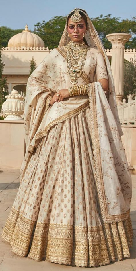 Latest Bridal Lehenga, Indian Outfits Lehenga, Wedding Lehenga Designs, Indian Bride Outfits, Bridal Lehenga Collection, Bridal Store, Designer Bridal Lehenga, Traditional Indian Dress, Indian Dresses Traditional