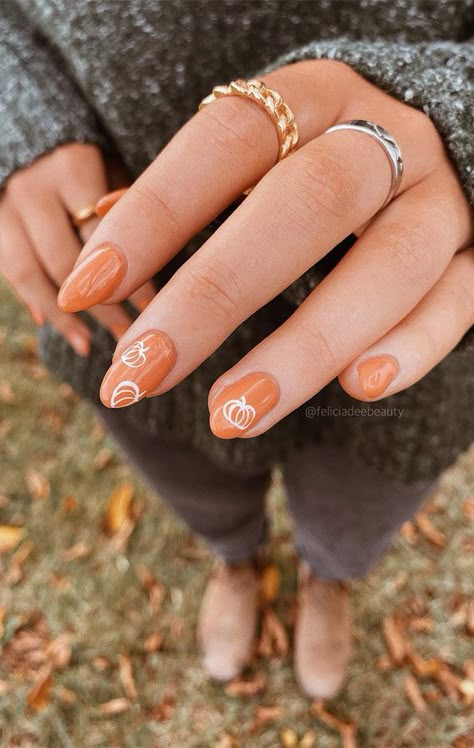 Easy Simple Fall Nails, Fall Time Nails, Pumpkin Nail Art, Fall Nail Inspo, Kutek Disney, Nails For Fall, Orange Nail, Simple Fall Nails, September Nails