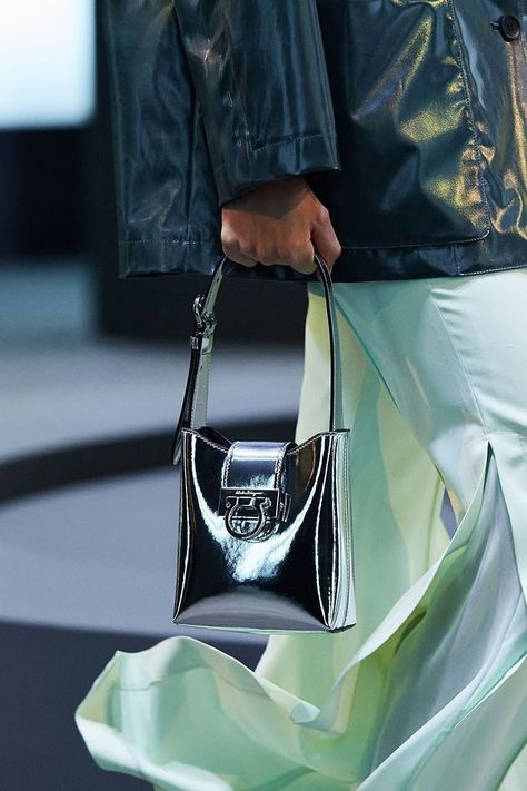 The best Metallic Bag Outfit, Runway Bags, Edgy Bags, Ferragamo Bag, Street Style Bags, Leather Tote Purse, Jewelry Accessories Ideas, Handbag Heaven, Best Handbags