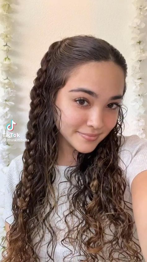 Effortless Elegance: Summer Hairstyles for Thick Wavy Hair (Minimal Heat!) Hairstyles For Thick Wavy Hair, Hair Minimal, Curly Hair Dos, Quick Curly Hairstyles, Curly Hair Ideas, Curly Hair Inspo, Curly Hair Care Routine, Curly Styles, Mixed Curly Hair