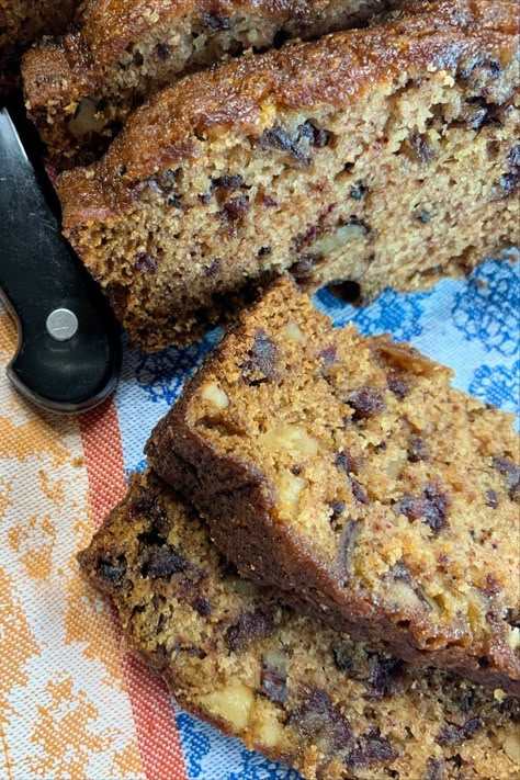 A sliced loaf of date nut bread. Date Recipes Desserts, My Country Table, Date Bread, Date Nut Bread, Nut Loaf, Nut Bread Recipe, Tea Bread, Walnut Bread, Country Table