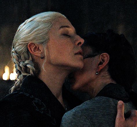 Dragon Kiss, Game Of Thrones King, A Dance With Dragons, Targaryen Art, Elizabeth Olsen Scarlet Witch, Targaryen Aesthetic, Angel Images, Dragon 2, House Of The Dragon