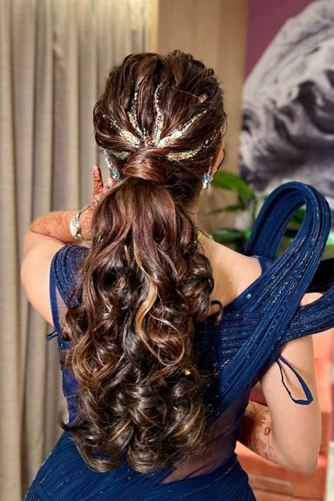 Sangeet Hairstyles, Messy Ponytail Hairstyles, Reception Hairstyles, Bridal Hairstyle Indian, Hairstyle Indian Wedding, Hairstyle Indian, Bridal Hairstyle Indian Wedding, Stylish Ponytail, Hair Style On Saree