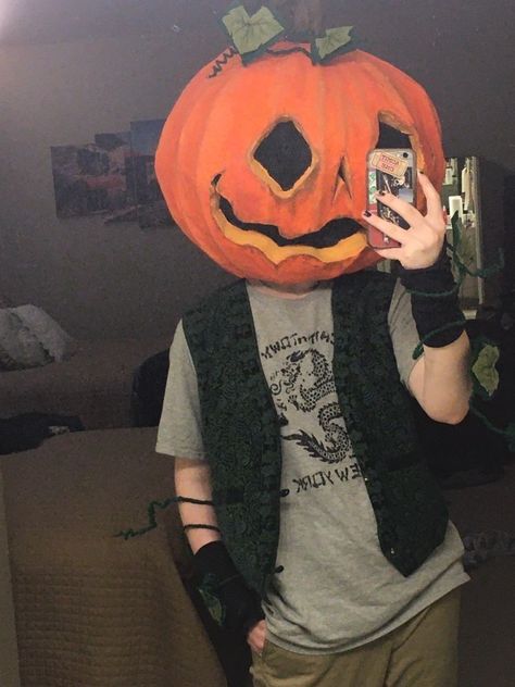 Box Head Ideas Cosplay, Fall Halloween Costume Ideas, Pumpkin Head Paper Mache, Halloween Costume Pumpkin Head, Grunge Halloween Costume Ideas, Pumpkin Head Halloween Costume, Diy Pumpkin Head, Pumpkin Head Art, Pumpkin Head Costume