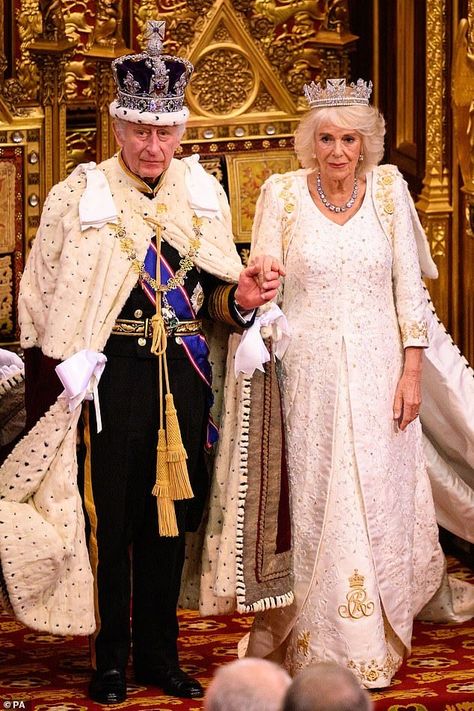 Coronation Gown, King Charles Lll, Imperial State Crown, Palace Of Westminster, Family Gossip, Princesa Charlotte, English Royal Family, Charles And Camilla, Duchess Of Edinburgh