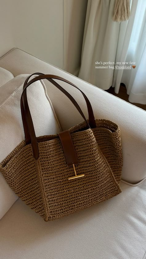 kelseymerritt Luxury Bags Collection, Hot Bags, Wicker Bags, Rattan Bag, Pretty Bags, Purse Accessories, Crochet Handbags, Bags Designer Fashion, Crochet Bags