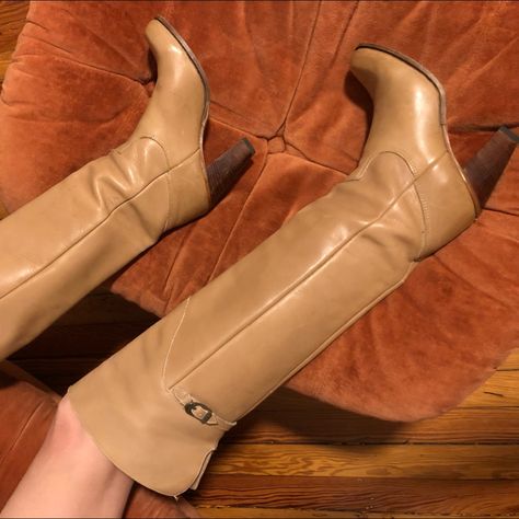 These Things Make A Statement. So Late 70s  Early 80s Stevie Nicks . 1970s Camel Leather Over The Knee Zodiac Boots. Size 7. Theyre Are In Beautiful Condition Apart From Light Signs Of Wear, And A Small Scuff On The Heel Of The Left Boot, As Shown In Photo. 3.5 Inch Heel. 8.1 Inches From Heel To Toe On Outsole. Zodiac Boots, 70s Boots, 5 Inch Heels, Vintage Shoes, Henna Designs, Over The Knee, Over The Knee Boots, Boot Shoes Women, Knee Boots