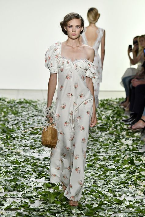 Brock Collection 2020 Countryside Fashion, Daphne Bridgerton, Night Gown Dress, Brock Collection, Romantic Style, Fashion 2020, Badgley Mischka, Spring Summer Outfits, Modern Fashion