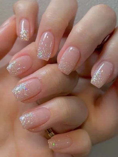 Some people prefer keeping it low-key with neutral or soft tones. If you’re one of them, this glitter nail idea is bound to become your instant fave. Just paint your nails with a soft pink or salmon hue, whichever you fancy. Source: Pinterest (@Kbeauty Addiction) #ChristmasNails #HolidayNailArt #FestiveNails #XmasNailDesigns #WinterNailInspiration #ChristmasManicure #HolidayNailTrends #SeasonalNails #ChristmasNailIdeas #MerryManicures Ombre Nails Bride, قلادات متدلية, Sparkle Nails, Nail Designs Glitter, New Year's Nails, Bridal Nails, Elegant Nails, Prom Nails, Chic Nails