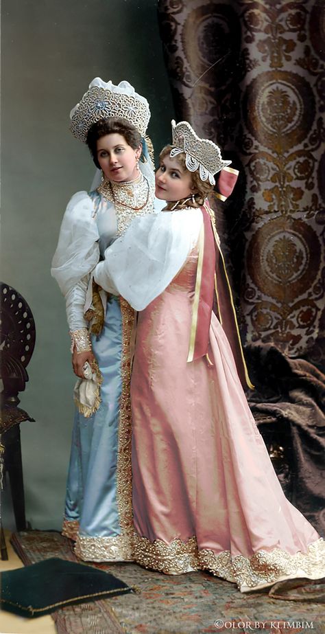 PHOTOS of the last ball hosted by the Romanov royal family - in COLOR - Russia Beyond Royal Costume, Russian Clothing, Alexandra Feodorovna, Winter Palace, Colorized Photos, Tsar Nicholas Ii, Costume Ball, Estilo Real, Masquerade Costumes