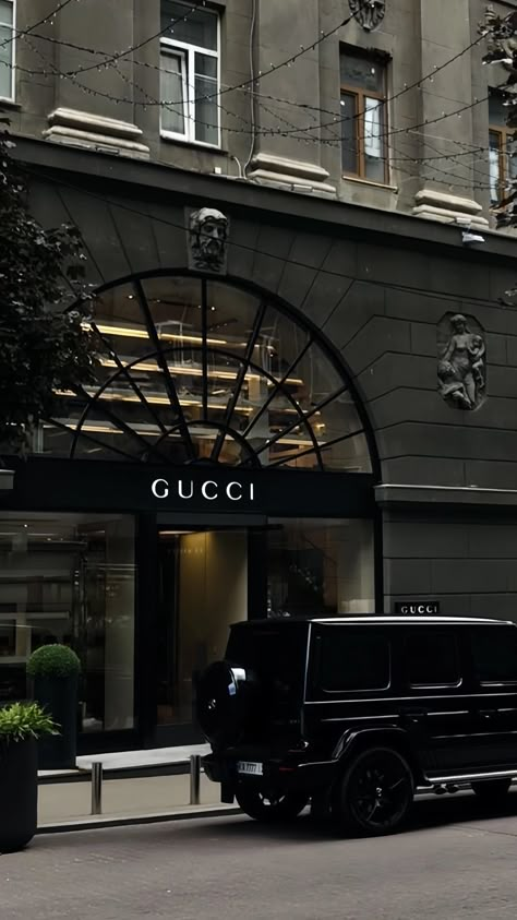 Luxury Black Lifestyle, Black Aesthetic Money, Gucci Wallpaper Aesthetic, Black Money Aesthetic, Car Dark Aesthetic, Luxury Lifestyle Wallpaper Iphone, Luxury Dark Aesthetic, Luxury Wallpaper Iphone, Luxury Aesthetic Wallpaper