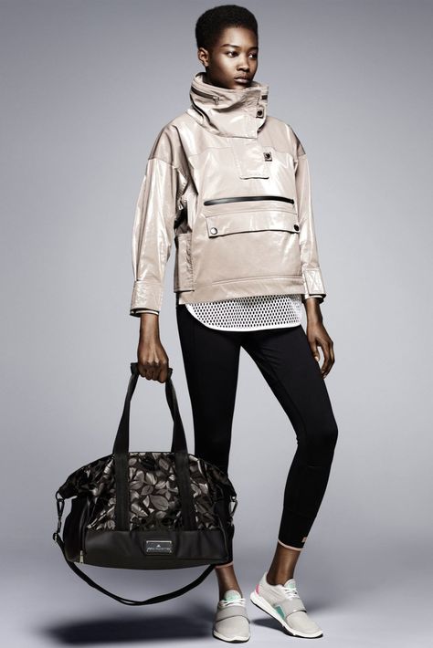 Adidas by Stella McCartney Fall 2015 Ready-to-Wear Collection Photos - Vogue Travel Outfit Spring, Street Mode, Sport Look, Athleisure Brands, Adidas Stella, Estilo Fitness, Sport Style, Adidas By Stella Mccartney, Sport Chic