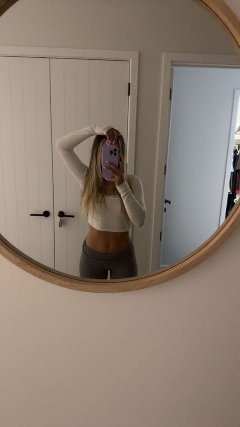 Mirror Pics Blonde Hair No Face, Blonde Insta Pics, Pretty Blonde Girl Mirror, Cute Body Mirror Pics, Mirror Selfie Blonde, Cute Mirror Pics, Blonde Selfies, Pretty Blonde Hair, Cute Crush Quotes