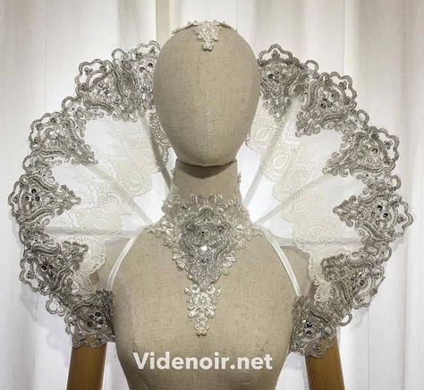 Fan Costume, Elizabethan Collar, Recycled Dress, Festival Outfits Rave, Mardi Gras Costumes, Queen Costume, Carnival Costumes, Historical Dresses, Costume Outfits