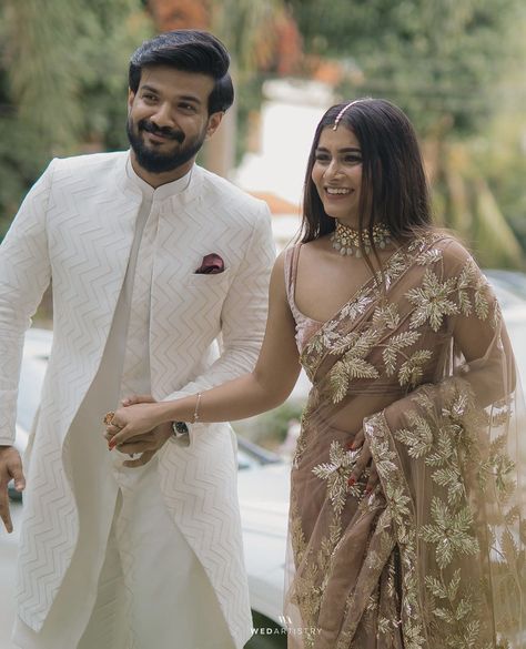 Pastel Saree For Engagement, Reception Look For Indian Couple, Reception Wear For Groom, Designer Reception Outfit, Reception Look Ideas Indian, Wedding Couple Dress Indian Saree, Minimal Engagement Look Indian, Reception Looks Indian Couple, Engagement Dress Code For Couple