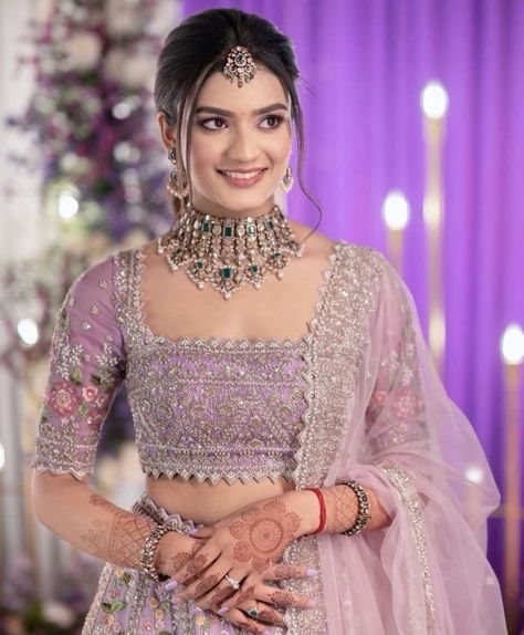 Sangeet Look Brides, Reception Look Bride Indian Lehenga, Reception Look Bride Indian, Reception Lehenga Bridal, Engagement Makeup Looks, Engagement Dress For Bride Indian, Engagement Dress For Bride, Purple Lehenga, Engagement Lehenga