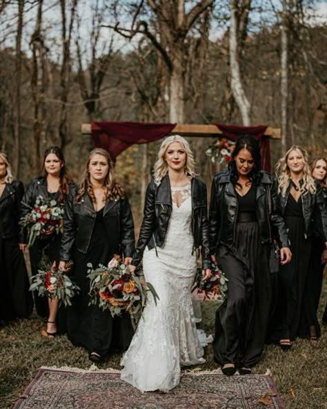 Spooky Outdoor Wedding, Outside Gothic Wedding, Elegant Halloween Wedding Reception, Black Veil Wedding Photo Ideas, Black Spooky Wedding, October Wedding Photo Ideas, Rock Bride Dress, Outdoor Dark Wedding, Spooky Wedding Ideas Bridesmaid Dresses