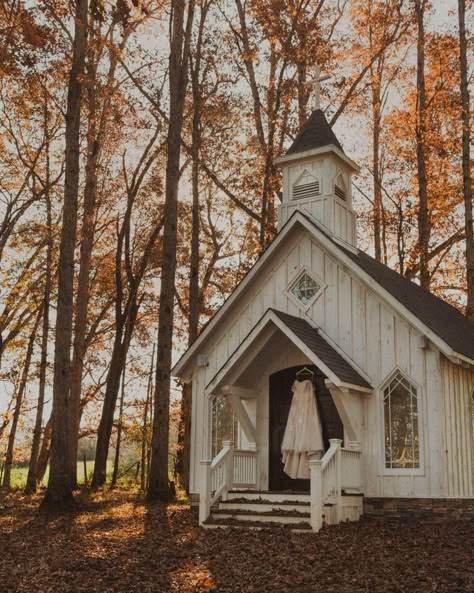 Fall Chapel Wedding, Forest Chapel Wedding, Little Chapel Wedding, Southern Wedding Aesthetic, Old Chapel Wedding, Homestead Compound, Vintage Chapel Wedding, Farmers Wedding, Vintage Church Wedding