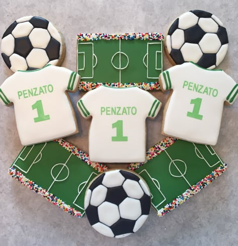 Jersey Cookies Decorated, Soccer Cookies Decorated, Soccer Ball Cookies, Jersey Cookies, Birthday Cookies Decorated, Soccer Cookies, Soccer Snacks, Soccer Birthday Cakes, Soccer Theme Parties